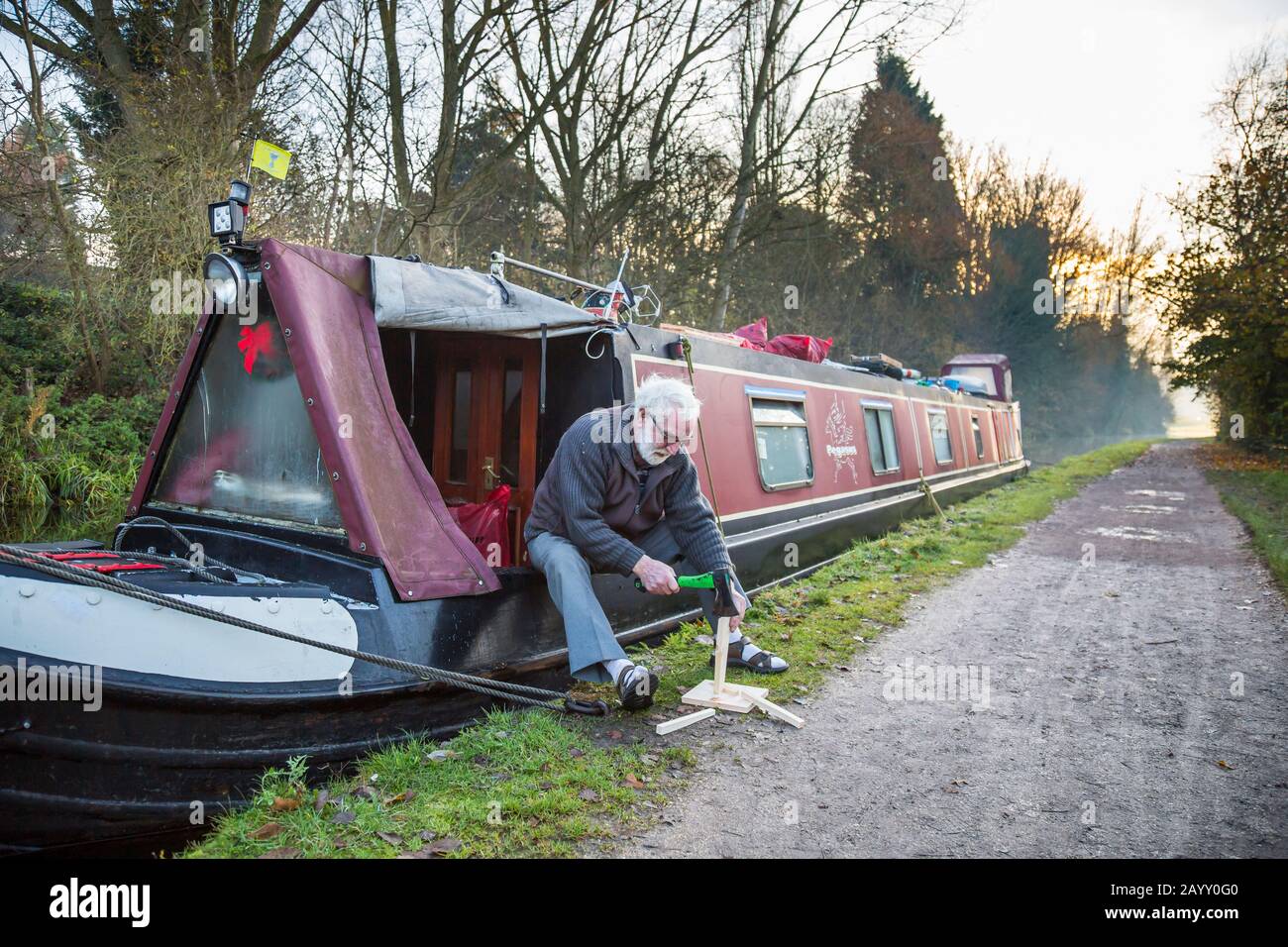 Leben auf dem Kanal. Leben auf einem schmalen Boot, Großbritannien Stockfoto