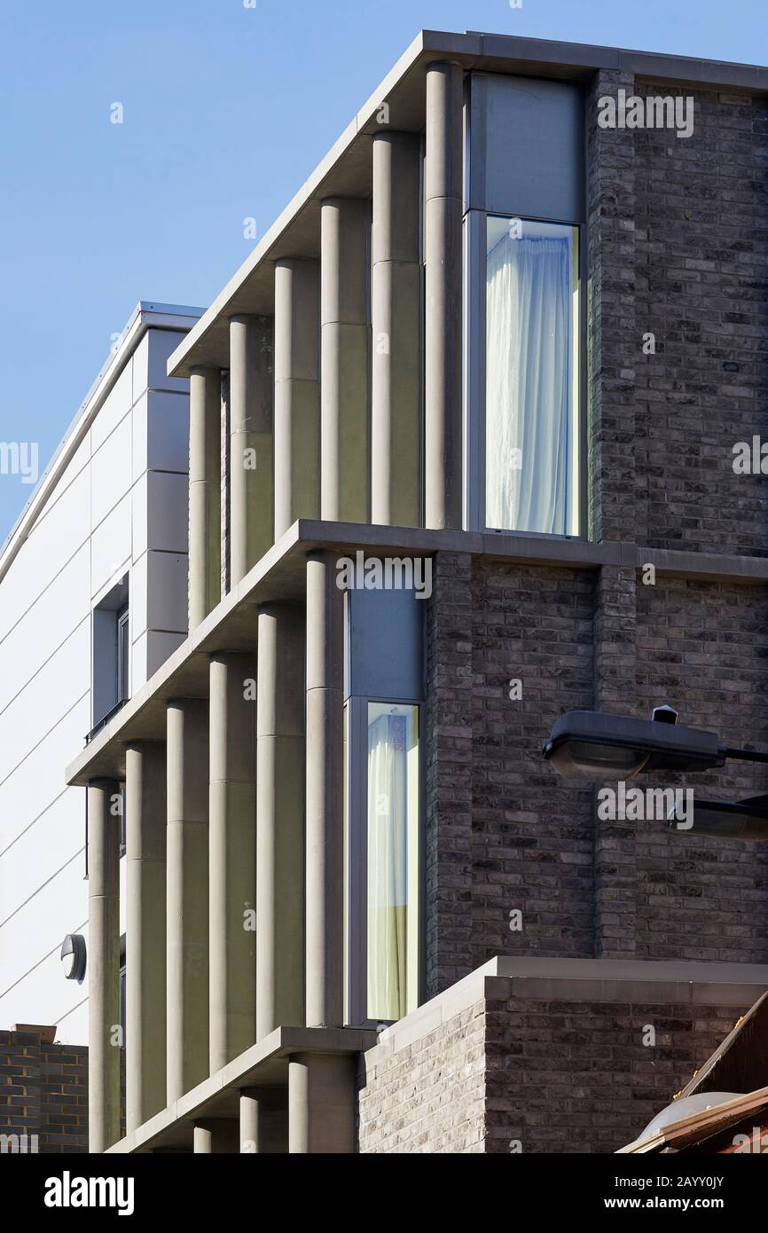 Details zur Fassade. Redchurch Town House, London, Großbritannien. Architekt: 31/44 Architekten, 2019. Stockfoto