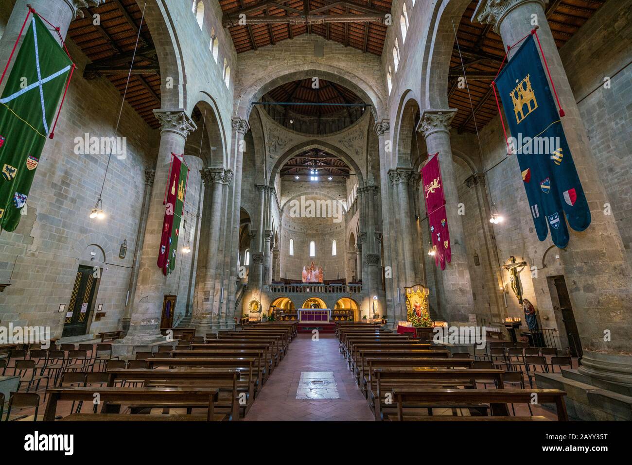 Innenansicht in der Kirche Santa Maria della Pieve in Arezzo, Tuscant, Italien. Stockfoto