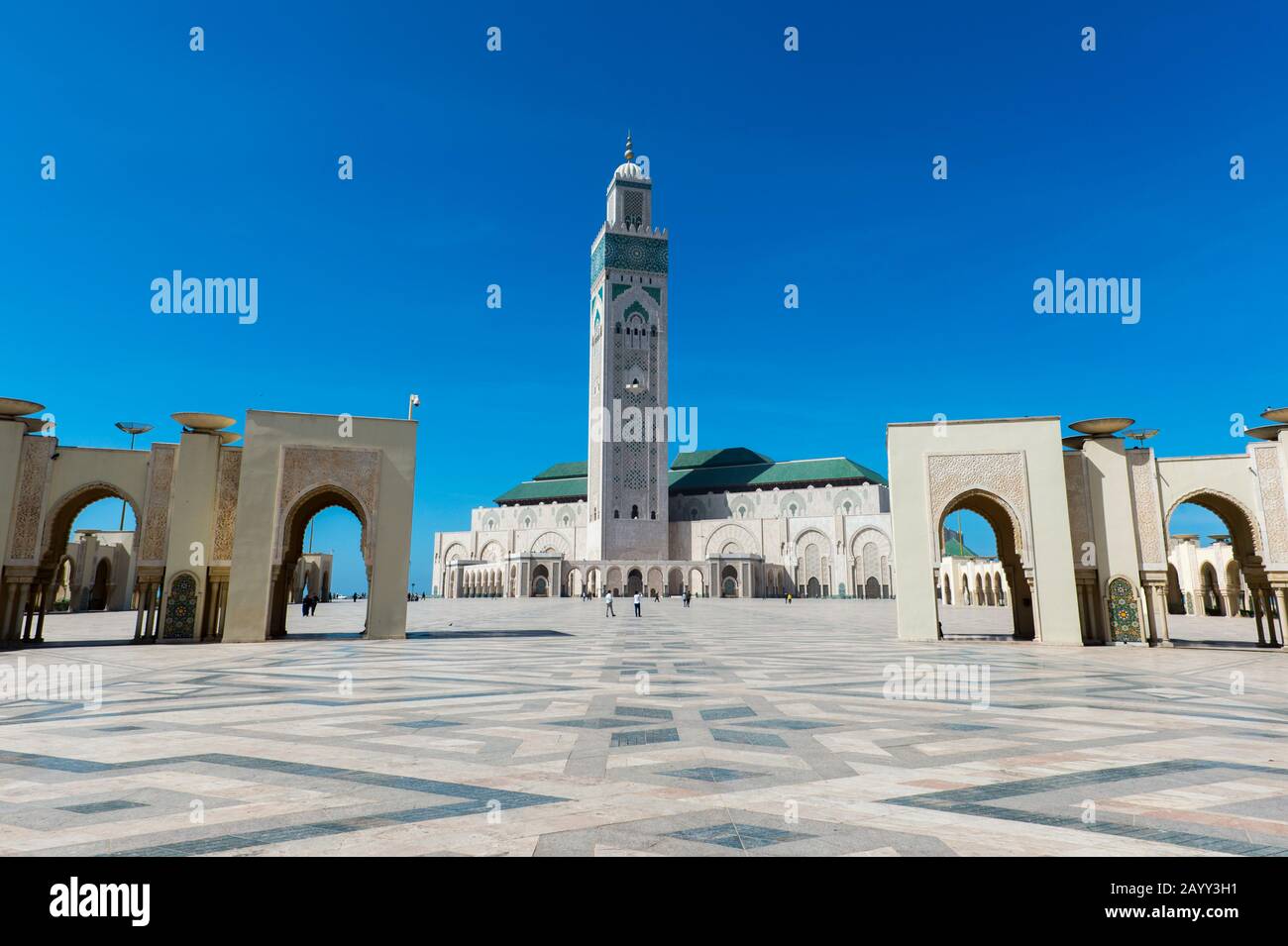 Die Hassan-II-Moschee oder Grande Mosquee Hassan II. In Casablanca ist die größte Moschee in Marokko und Afrika. Sein Minarett ist mit 210 das höchste der Welt Stockfoto