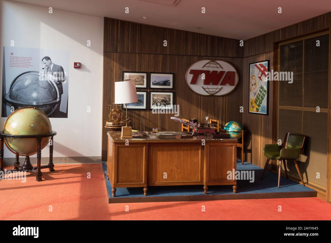 Klassische Nachbildung des Howard Hughes Büros 1962, Trans World Airways am John F. Kennedy International Airport, NYC, USA Stockfoto