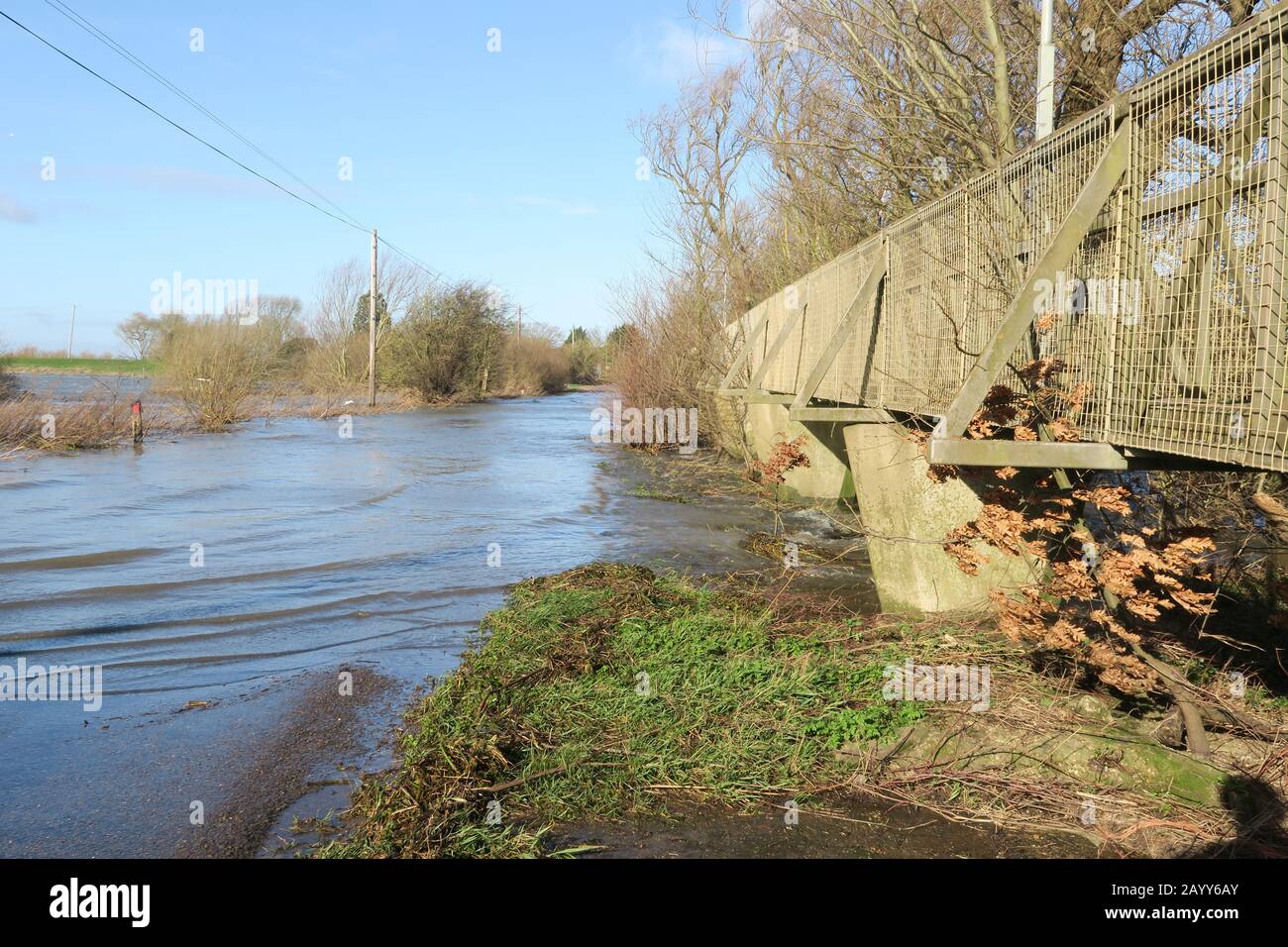 Washes Road bei Sutton Gault Cambridgeshire überflutet Stockfoto