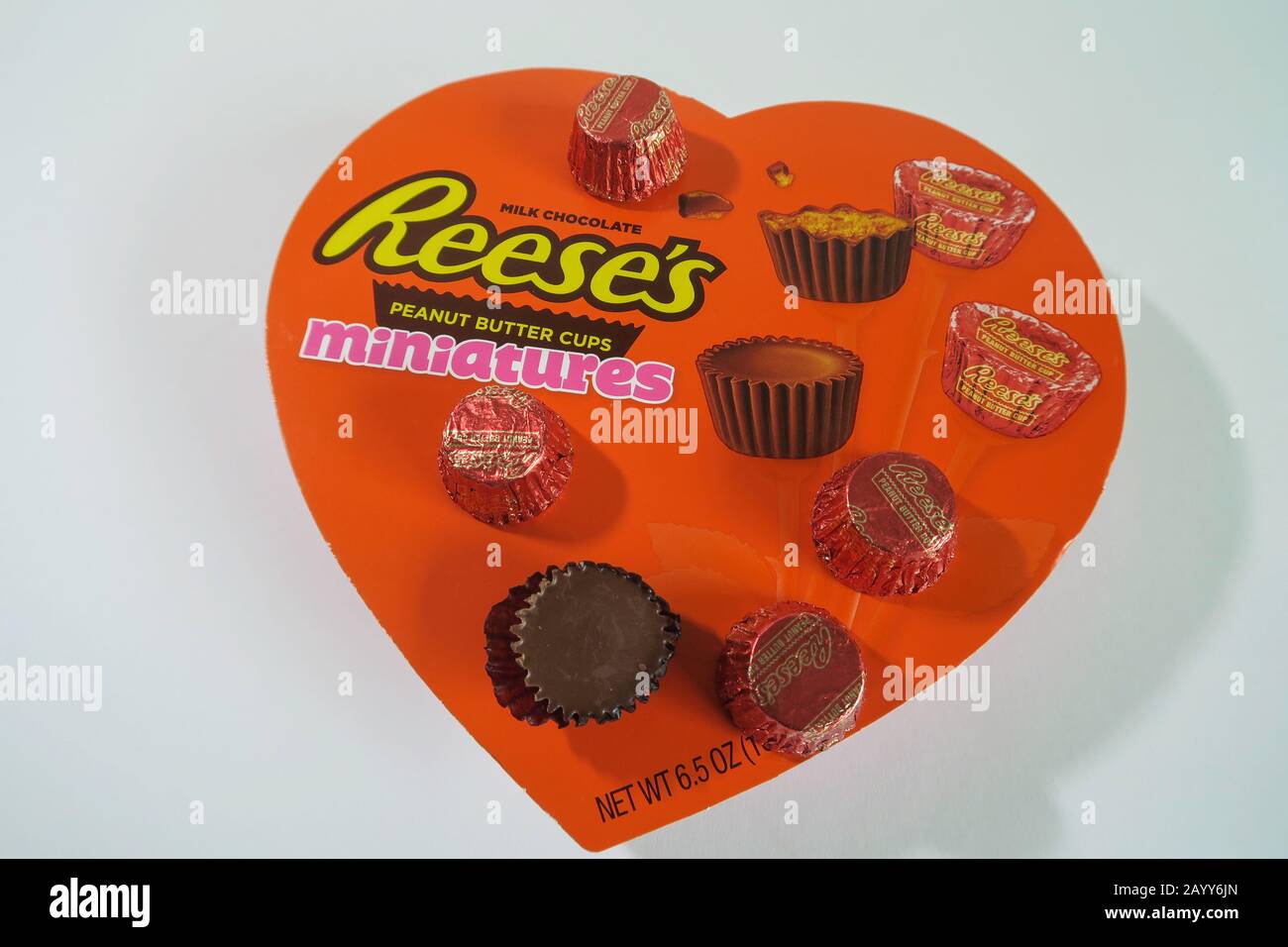 Valentinstag: Herzförmige Box von Reese's Peanut Butter Cup Miniatures, USA Stockfoto