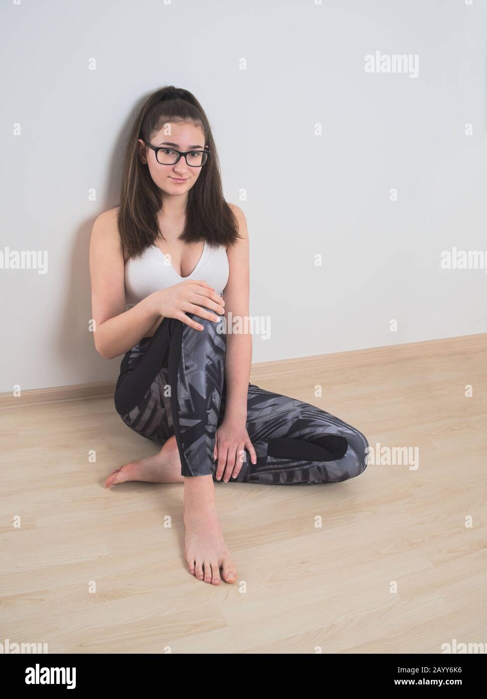 Junge, Bespeckte Teenie-Mädchen Posieren in Sportswear Stockfoto