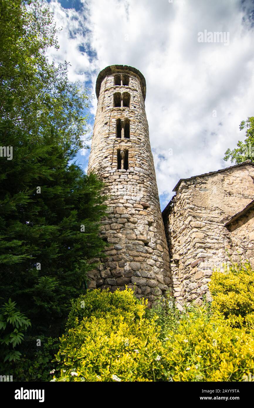 Kirche Santa Coloma d'Andorra - Kleine Steinkirche aus dem 9. Jahrhundert, mit Turm und Wandbildern aus dem 12. Jahrhundert. In der Nähe von Andorra La V Stockfoto