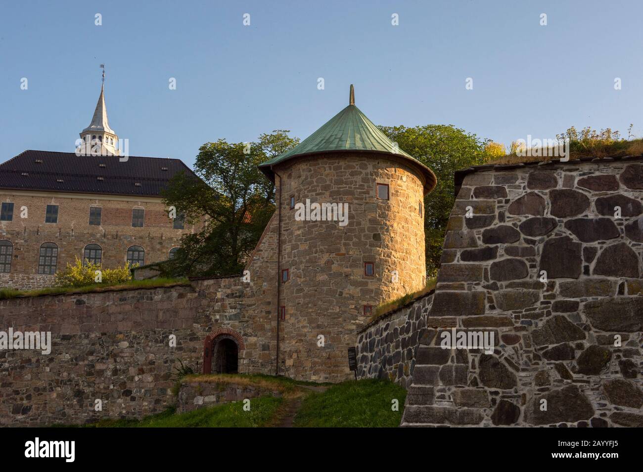 Die Festung Akershus oder die Burg Akershus ist eine mittelalterliche Burg, die zum Schutz von Oslo, der Hauptstadt Norwegens, erbaut wurde. Stockfoto