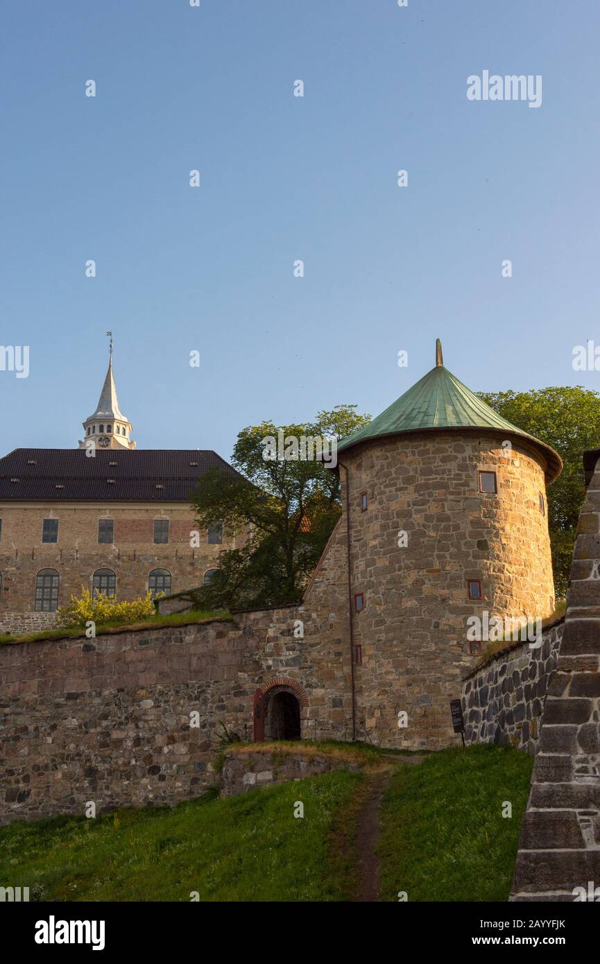 Die Festung Akershus oder die Burg Akershus ist eine mittelalterliche Burg, die zum Schutz von Oslo, der Hauptstadt Norwegens, erbaut wurde. Stockfoto