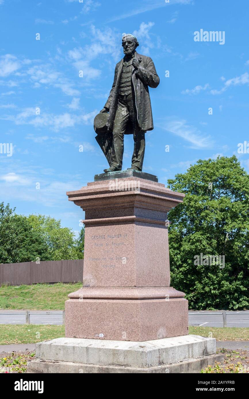 Statue von George Palmer vom Bildhauer George Blackall Simonds in Palmer Park, Reading, Berkshire, England, GB, Großbritannien Stockfoto