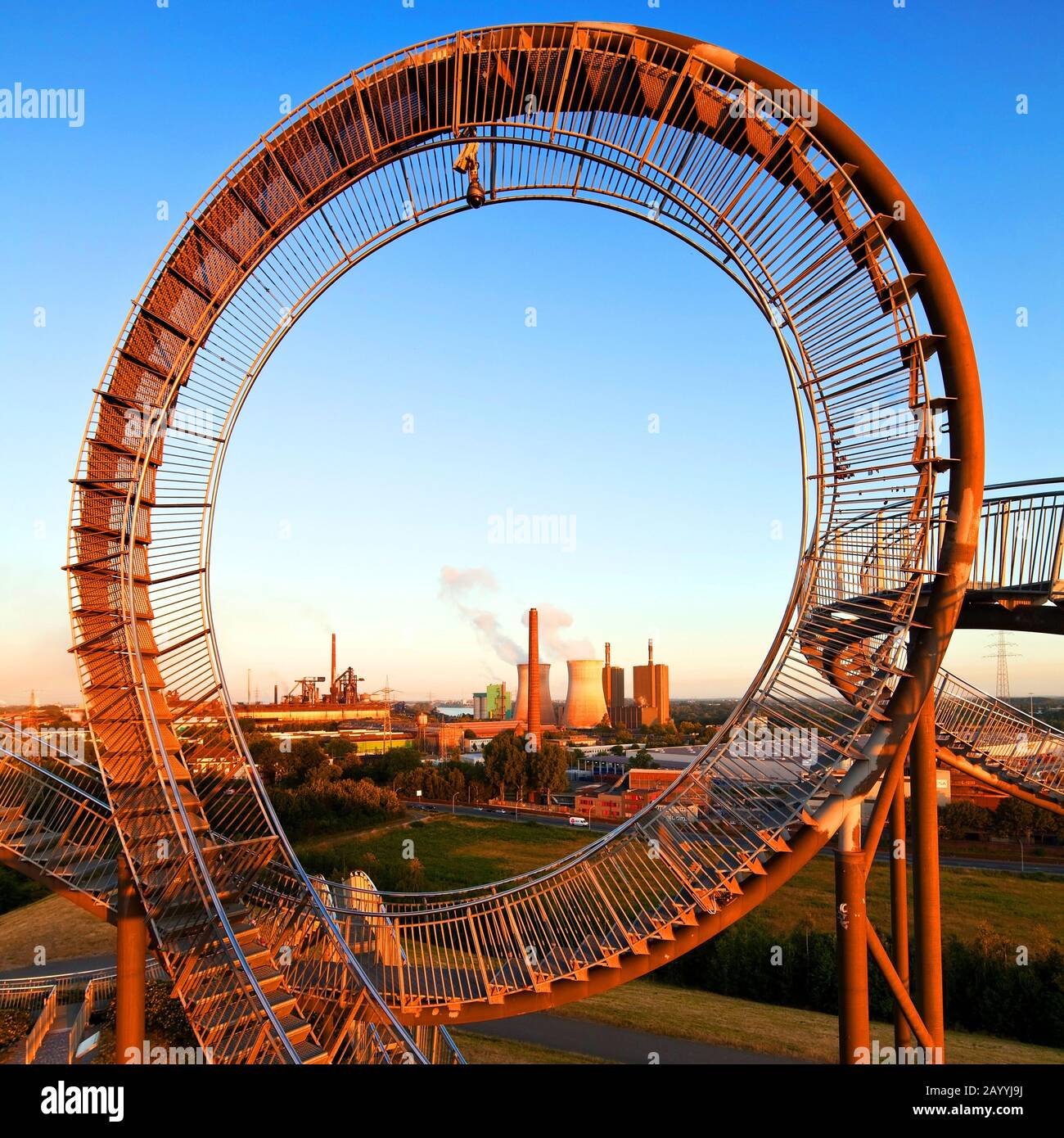 Tiger und Schildkröte - Zauberberg, Kunstinstallation und Wahrzeichen im Angerpark, Deutschland, Nordrhein-Westfalen, Ruhrgebiet, Duisburg Stockfoto