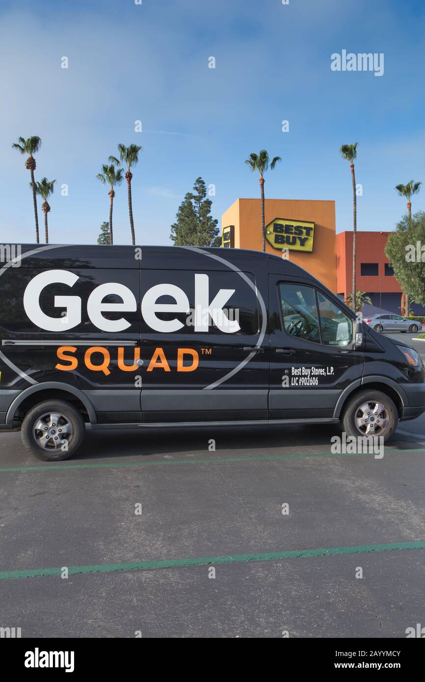 Best Buy Geek Team In Home Service Technicians Vans Stockfoto