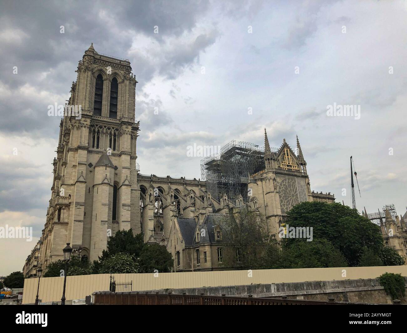 Paris, Frankreich - 05.23.2019: Kathedrale Notre Dame in Paris befindet sich im Bau nach dem Großbrand, der das Dach der Kathedrale zerstörte Stockfoto