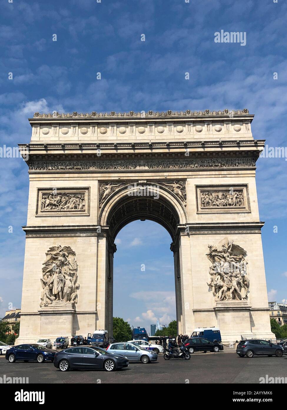 Paris, Frankreich - 05.25.2019: Der Triumphbogen an den Champs Elyees in Paris. Stockfoto