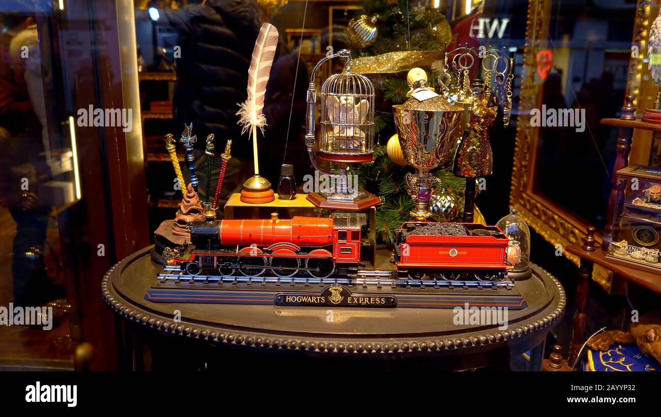 Harry Potter Souvenirs im Store House of Wonders - OXFORD, ENGLAND - 3. JANUAR 2020 Stockfoto