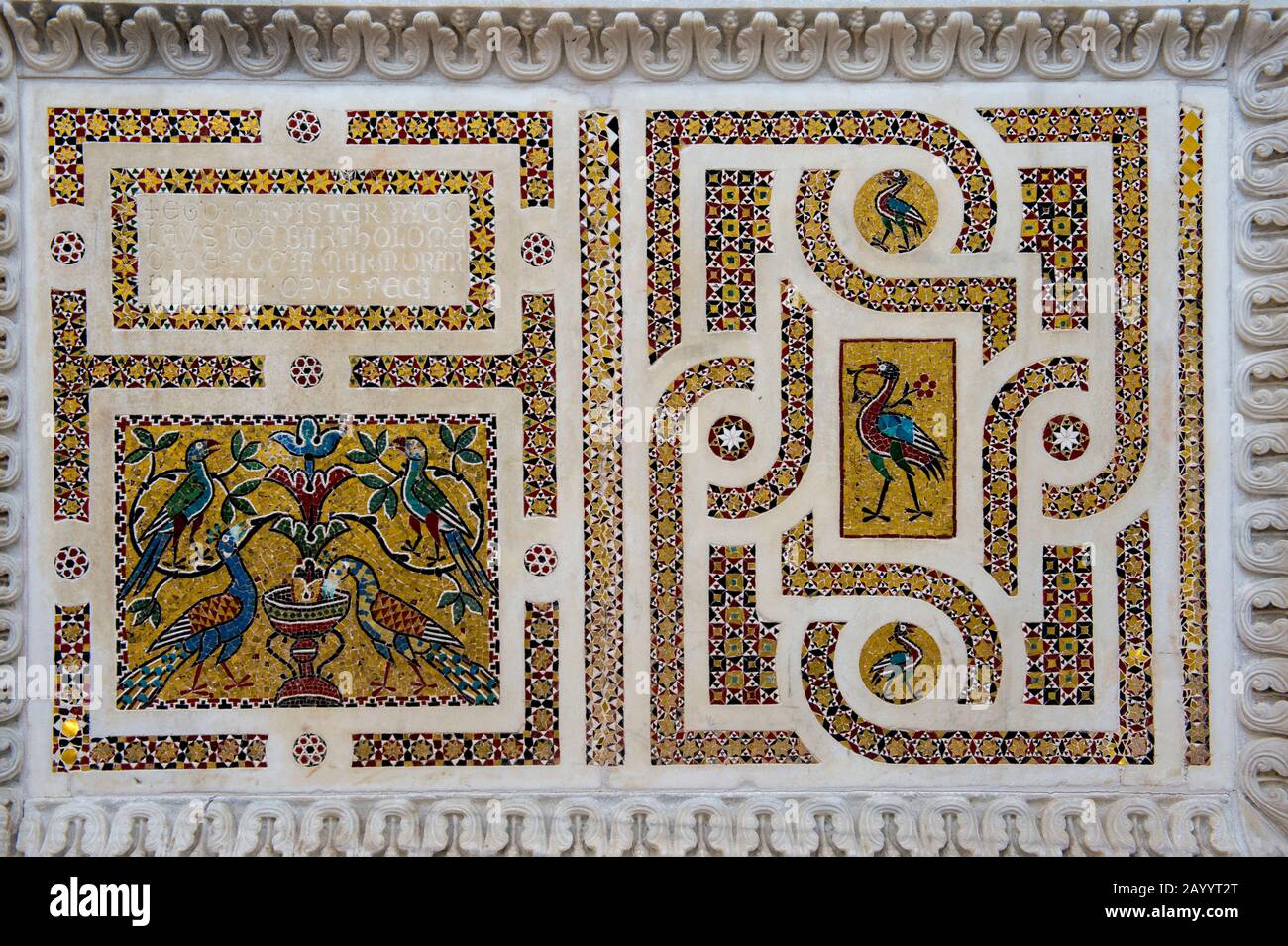 Detail das Mosaik der Kanzel die Kathedrale (erbaut 1087) von Ravello, einer Stadt über der Amalfiküste, Italien. Stockfoto