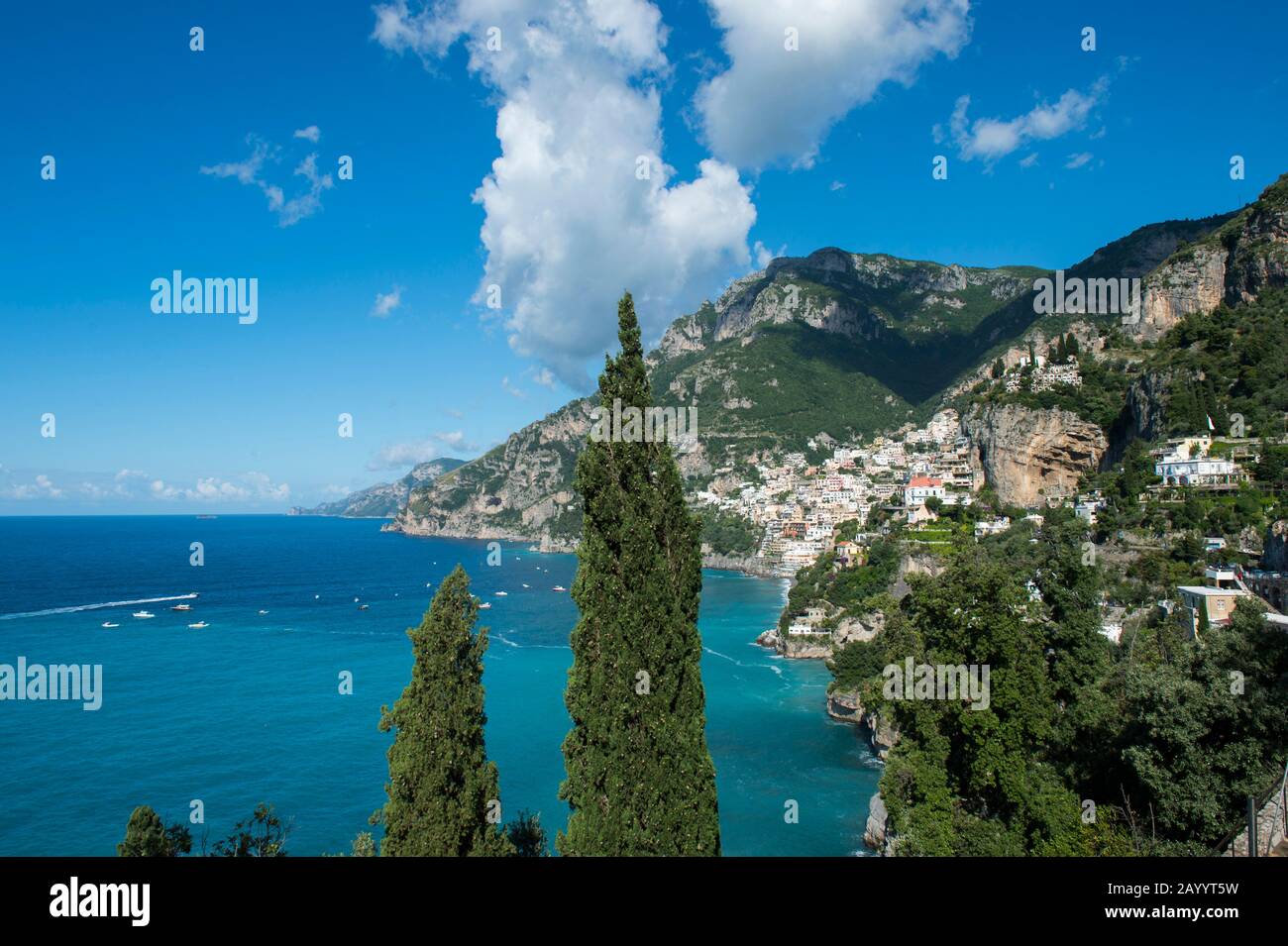 Blick auf Positano, eine Stadt an der Amalfiküste, Italien. Stockfoto
