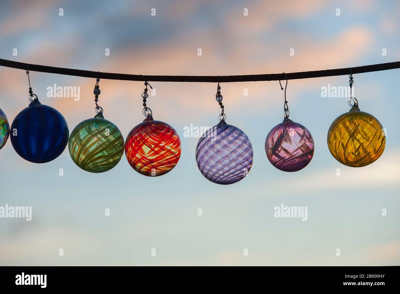 Glasschmuck bei Sonnenuntergang auf dem Pike Place Market in Seattle, Washington State, USA. Stockfoto