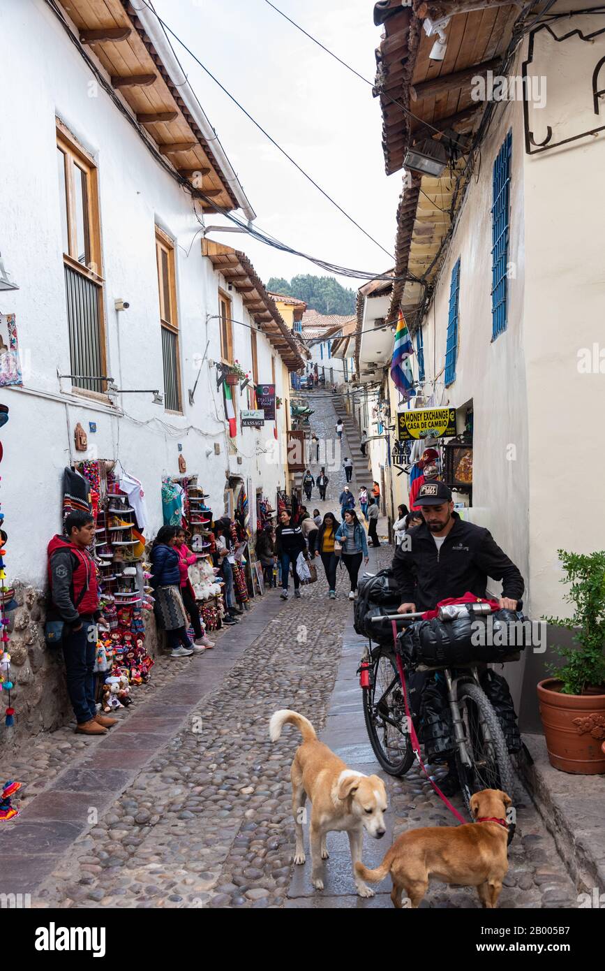 Überfüllte Straße in Cusco Peru Südamerika Stockfoto