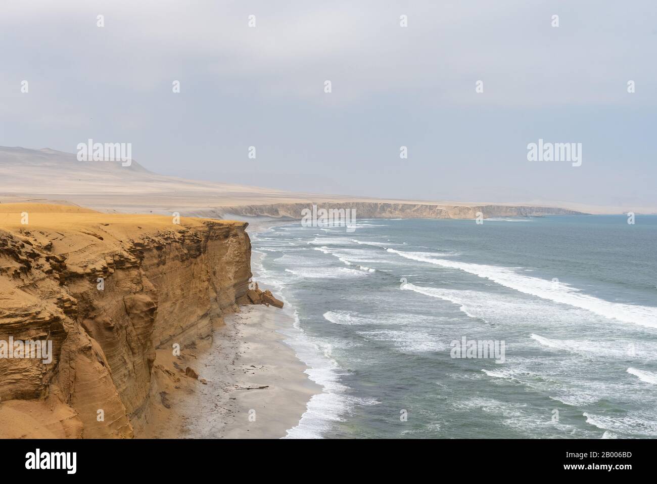 Schöner Blick auf die Küste von Peru Südamerika Stockfoto