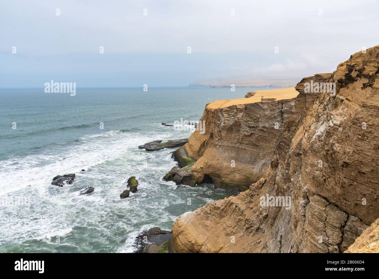 Schöner Blick auf die Küste von Peru Südamerika Stockfoto