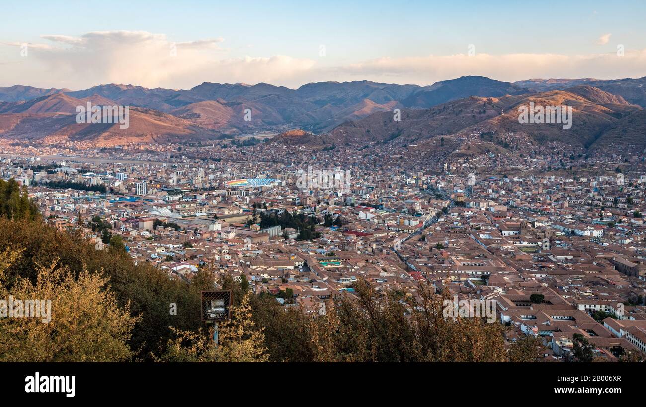 Schöne Aussicht auf Cusco während der Golden Hour Peru Südamerika Stockfoto