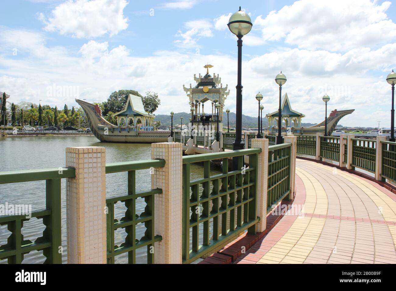 Künstliche Lagune in der Omar Ali Saifuddin Moschee Stockfoto