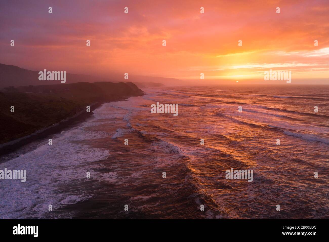 Abendstimmung an der Küste des Kahurangi-Nationalparks, Tasmansee, Anatori, Tasman, Südinsel, Neuseeland Stockfoto