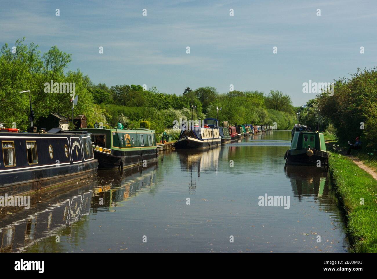 Narrowboats auf dem südlichen Abschnitt des Oxford-Kanals in Aynho Wharf, Northamptonshire, Großbritannien Stockfoto