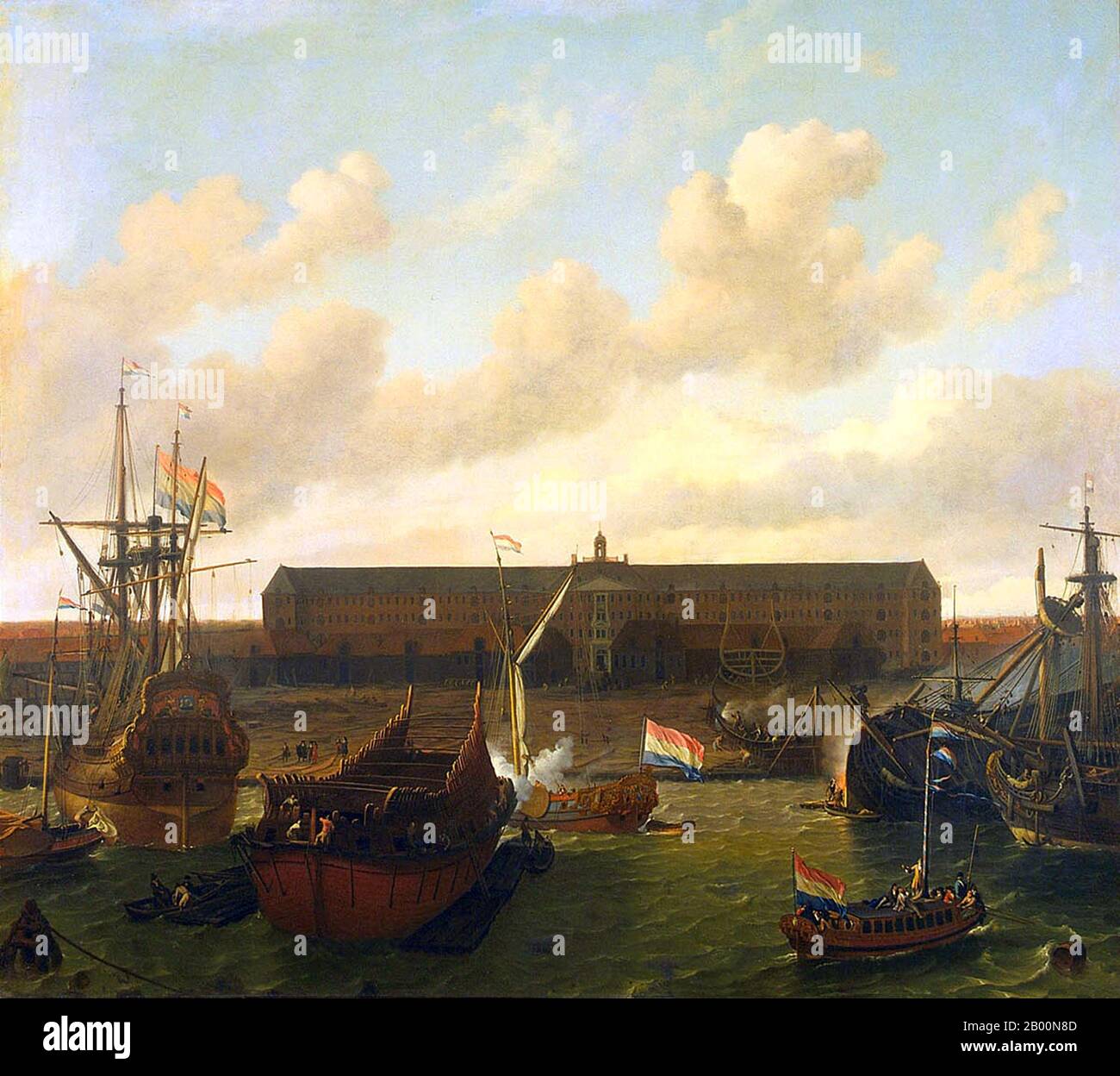 Niederlande: "Das Dock der Dutch East India Company in Amsterdam". Öl auf Leinwand Gemälde von Ludolf Bakhuizen (1630-1708), 1696. Die Dutch East India Company (Vereenigde Oost-Indische Compagnie oder VOC auf Niederländisch, wörtlich "United East Indian Company") war eine gecharterte Firma, die 1602 gegründet wurde, als die Generalstaaten der Niederlande ihr ein 21-jähriges Monopol zur Durchführung kolonialer Aktivitäten in Asien gewährten. Es war das erste multinationale Unternehmen der Welt und das erste Unternehmen, das Aktien aufgab. Es war wohl auch die erste Megakorporation, die quasi-staatliche Befugnisse besaß. Stockfoto