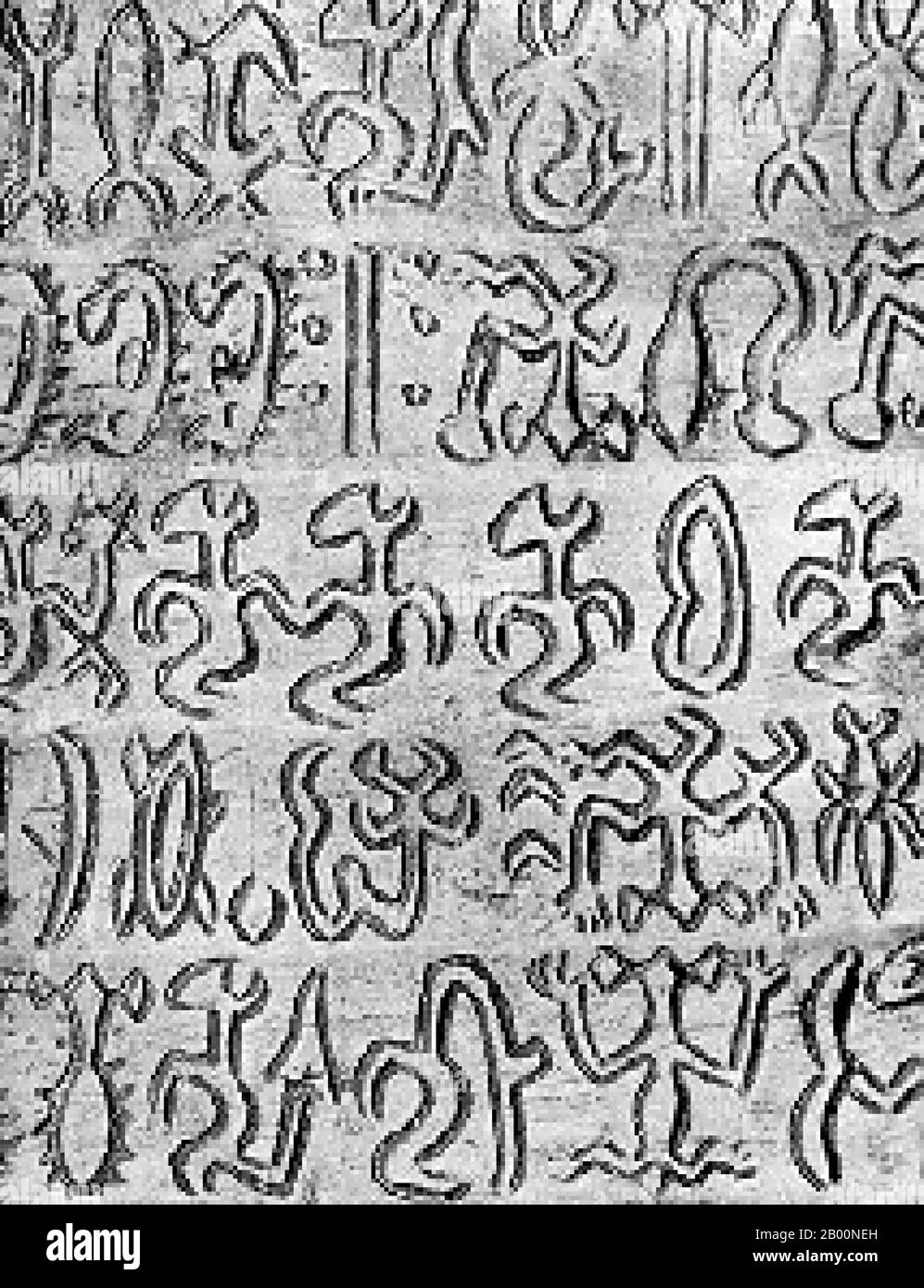 Chile: Die Rongorongo-Schrift der Osterinsel, Rückseite der kleinen Santiago-Tafel. Rongorongo ist ein System von Glyphen, das im 19. Jahrhundert auf Rapa Nui / Osterinsel entdeckt wurde und das zu schreiben oder zu schreiben scheint. Zahlreiche Versuche zur Entschlüsselung wurden gemacht, keine erfolgreich. Obwohl einige kalendarische und was könnte sich als genealogische Informationen identifiziert wurde, nicht einmal diese Glyphen können tatsächlich gelesen werden. Wenn Rongorongo nicht als Schreiben erweisen und erweist sich als eine unabhängige Erfindung, wäre es eine von sehr wenigen unabhängigen Erfindungen des Schreibens in der menschlichen Geschichte. Stockfoto