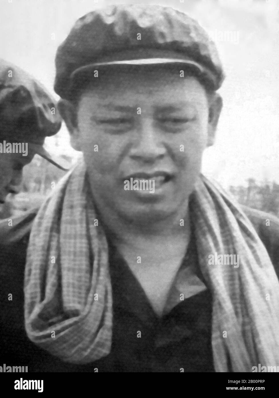 Kambodscha: Ieng Sary, Khmer Rouge 'Bruder Nr. 3', während der Demokratischen Periode, 1975-79. Ieng Sary, Khmer Rouge 'Bruder Nr. 3', wurde 1924 in der Provinz Tra Vinh in Vietnam als Kim Trang geboren. Von 1975 bis 1979 war er stellvertretender Ministerpräsident und Außenminister des Demokratischen Kampuchea und bekleidete bis zu seinem Abtrünnigen im Jahr 1996 mehrere Führungspositionen in den Roten Khmer. Er ist mit Ieng Thirith, dem ehemaligen Minister für soziale Angelegenheiten der Roten Khmer, verheiratet. Stockfoto