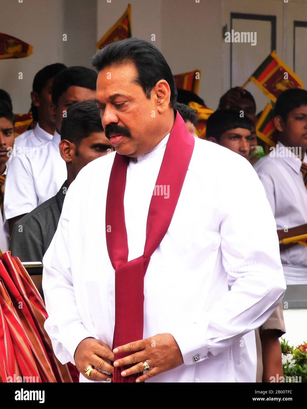 Sri Lanka: Mahendra Rajapaksa, 6. Präsident von Sri Lanka (2005- ). Foto von Rajith Vidanaarachchi (CC BY-SA 2.0 Lizenz). Percy Mahendra 'Mahinda' Rajapaksa (geboren am 18. November 1945) ist der 6. Und derzeitige Präsident von Sri Lanka und Oberbefehlshaber der Streitkräfte Sri Lankas. Rajapaksa, ein Rechtsanwalt von Beruf, wurde 1970 zum ersten Mal in das Parlament von Sri Lanka gewählt und diente vom 6. April 2004 bis zu seinem Sieg bei den Präsidentschaftswahlen 2005 als Premierminister. Am 19. November 2005 wurde er für eine sechsjährige Amtszeit als Präsident vereidigt. Stockfoto