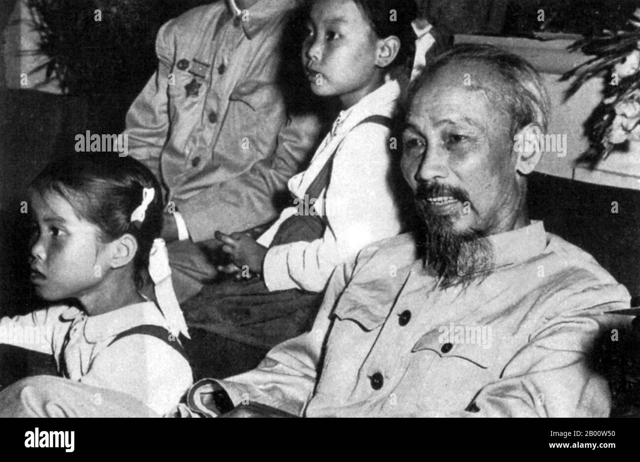 Vietnam Prasident Ho Chi Minh Mit Vietnamesischen Schulkindern Die Vietnamesische Ikone Há»