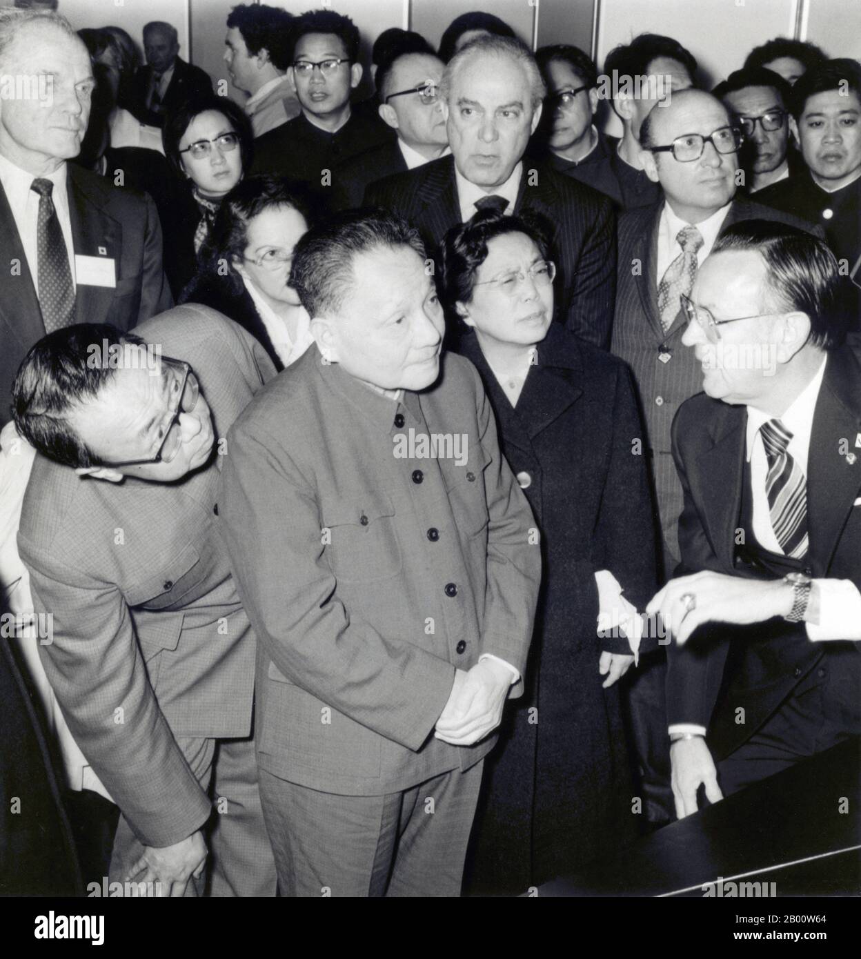 China: Deng Xiaoping und seine Frau Zhuo Lin besuchen das Johnson Space Center, 2. Februar 1970. Deng Xiaoping (1904-1997) war ein chinesischer Politiker, Staatsmann, Theoretiker und Diplomat. Als Führer der Kommunistischen Partei Chinas war Deng ein Reformer, der China zu einer Marktwirtschaft führte. Obwohl Deng nie als Staatschef, Regierungschef oder Generalsekretär der Kommunistischen Partei Chinas im Amt war, war er von 1978 bis Anfang der 1990er Jahre der oberste Führer der Volksrepublik China. Stockfoto