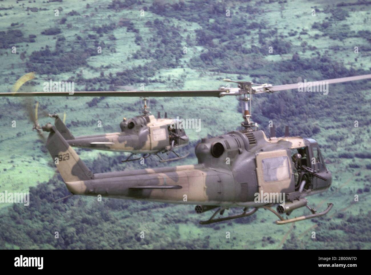 Kambodscha: US-Hubschrauber-Kanonenschiffe (USAF UH-1PS) fliegen 1970 heimlich über Kambodscha. Die kambodschanische Kampagne (auch bekannt als die kambodschanische Einmarsch) war eine Reihe von militärischen Operationen in Ost-Kambodscha während Mitte 1970 von den Vereinigten Staaten (USA) und der Republik Vietnam (Südvietnam) während des Vietnamkrieges durchgeführt. Insgesamt 13 Großoperationen wurden von der Armee der Republik Vietnam (ARVN) zwischen dem 29. April und dem 22. Juli und von US-Truppen zwischen dem 1. Mai und dem 30. Juni durchgeführt. Stockfoto