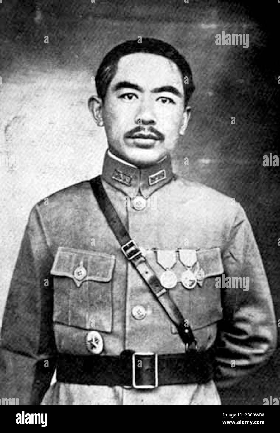 China: Sheng Shicai, Gouverneur von Xinjiang, c. 1933. Sheng Shicai (Wade–Giles: Sheng Shih-ts'ai) (1897–1970) war ein chinesischer Kriegsherr, der die Provinz Xinjiang (Sinkiang) vom 12. April 1933 bis zum 29. August 1944 regierte. Stockfoto