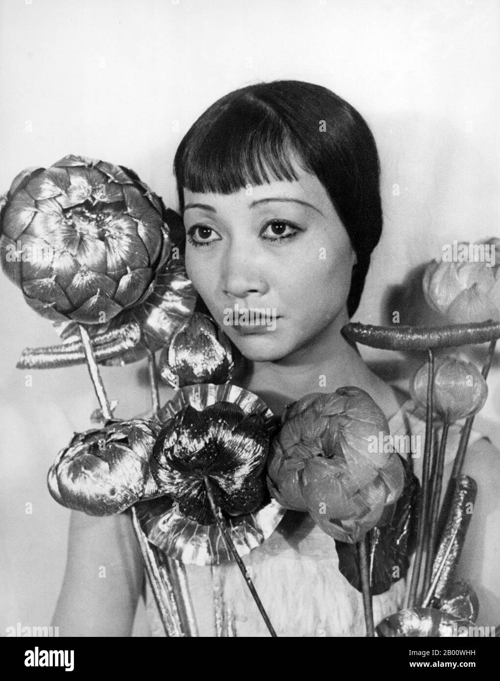 USA: Anna May Wong fotografiert von Carl Van Vechten (1880-1964), 22. September 1935. Anna May Wong (3. Januar 1905 – 3. Februar 1961) war eine amerikanische Schauspielerin, der erste chinesisch-amerikanische Filmstar und die erste asiatische Amerikanerin, die ein internationaler Star wurde. Ihre lange und abwechslungsreiche Karriere umfasste sowohl Stummfilm als auch Tonfilm, Fernsehen, Bühne und Radio. Stockfoto