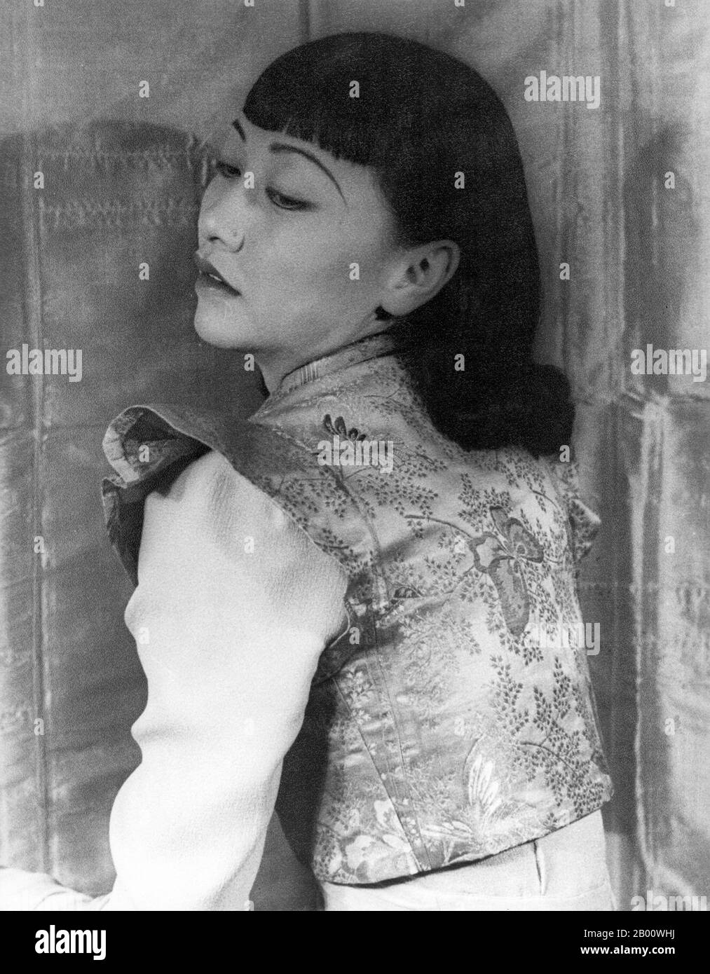 USA: Anna May Wong fotografiert von Carl Van Vechten (1880-1964), 25. April 1939. Anna May Wong (3. Januar 1905 – 3. Februar 1961) war eine amerikanische Schauspielerin, der erste chinesisch-amerikanische Filmstar und die erste asiatische Amerikanerin, die ein internationaler Star wurde. Ihre lange und abwechslungsreiche Karriere umfasste sowohl Stummfilm als auch Tonfilm, Fernsehen, Bühne und Radio. Stockfoto