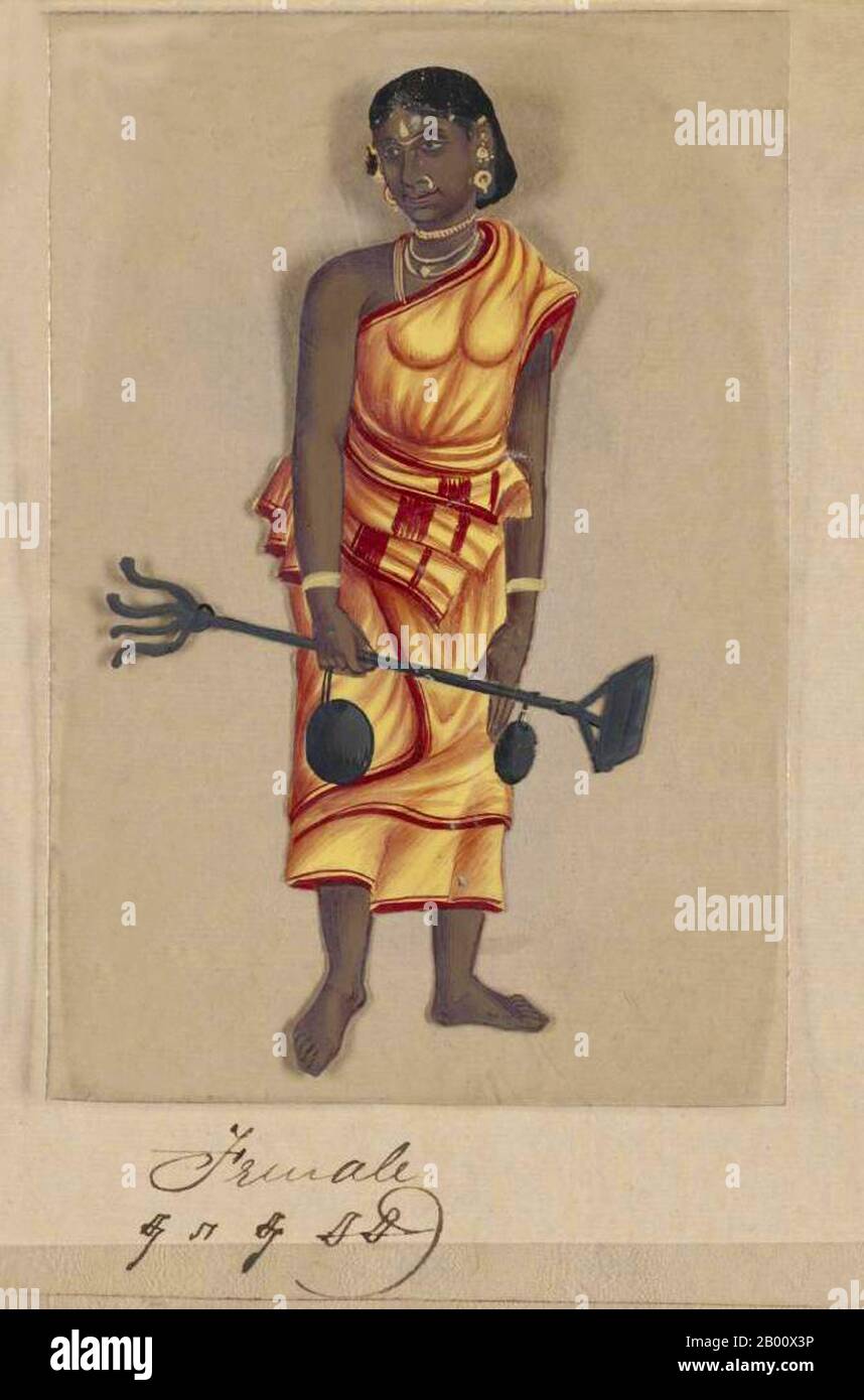 Indien: 'Eine Indische Frau'. Handkoloriertes Bild auf einem dünnen Glimmerblatt aus einem Manuskript mit dem Titel: „zweiundsiebzig Kastenexemplare ‘sIndien“ (Madura, Südindien: 1837). Das vollständige Buch besteht aus 72 handbemalten Bildern von Männern und Frauen der verschiedenen Kasten und religiösen und ethnischen Gruppen, die in Madura, Tamil Nadu, damals gefunden wurden. Das Manuskript zeigt indische Kleider- und Schmuckverzierungen in der Madura-Region, wie sie vor dem Beginn westlicher Einflüsse auf südasiatische Kleidung und Stil erschienen. Jedes Bildnis ist in Englisch und in Tamil untertipptelt. Stockfoto