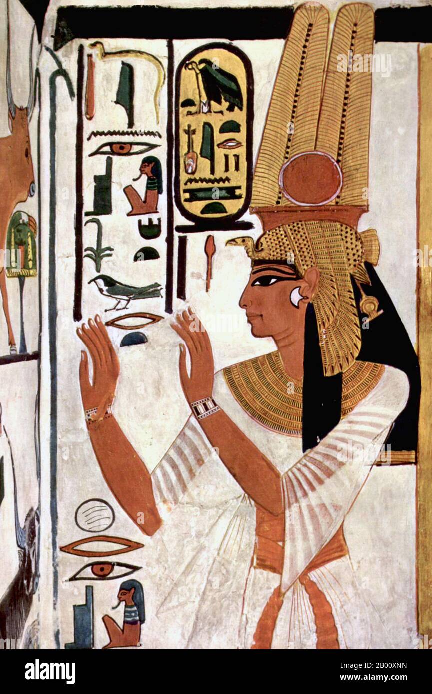 Ägypten: Nefertari, große königliche Frau des Pharao Ramses der große der 19. Dynastie (r. 1279-1213 BCE). Wandbild aus dem Grab der Königin Nefertari, Theben, c. 1298-1235 BCE. Nefertari (-c. 1255 v. Chr.), auch bekannt als Nefertari Meritmut, war die erste der Großen Königlichen Frauen von Ramesses dem Großen. Hoch gebildet und gebildet, korrespondierte Nefetari mit anderen prominenten Royals des Alters und war ein qualifizierter Diplomat. Sie ist neben Cleopatra, Hatschepsut und Nofretete eine der bekanntesten ägyptischen Königinnen. Ihr Name bedeutete 'schöner Begleiter'. Stockfoto