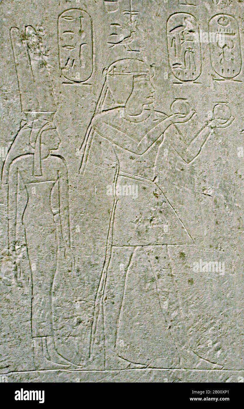 Ägypten: Königin Nefertari zusammen mit ihrem Mann Pharao Thutmose IV (18. Dynastie r. 1401-1391 BCE). Nefertari war eine Königin der achtzehnten Dynastie von Ägypten, die erste große königliche Frau des Pharao Thutmose IV. Ihre Herkunft ist unbekannt, es ist wahrscheinlich, dass sie eine Bürgerin war. Auf mehreren Darstellungen sind sie und Königin Mutter Tiaa als Göttinnen dargestellt, die Thutmose begleiten. Es ist nicht bekannt, ob irgendwelche Kinder zu Nefertari geboren wurden. Stockfoto