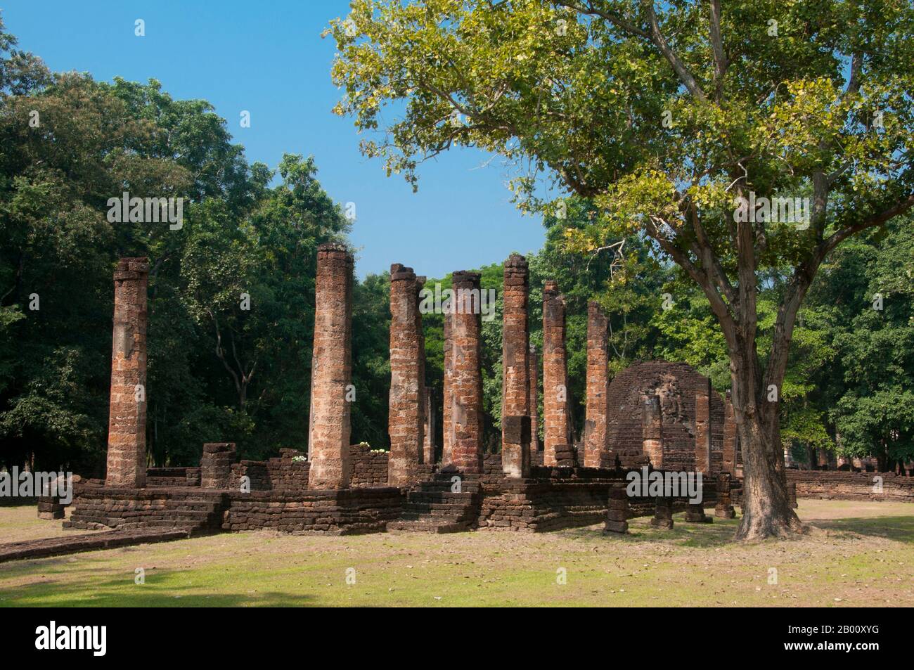 Thailand: Wat Suan Kaeo Utthayan Yai, Si Satchanalai Historical Park. Wat Suan Kaeo Utthayan Yai ist auch als Wat Kao Hong (Tempel der neun Räume) bekannt. SI Satchanalai wurde zwischen dem 13. Und 15. Jahrhundert erbaut und war ein integraler Bestandteil des Sukhothai Reiches. Es wurde in der Regel von Familienmitgliedern der Könige von Sukhothai verwaltet. Stockfoto