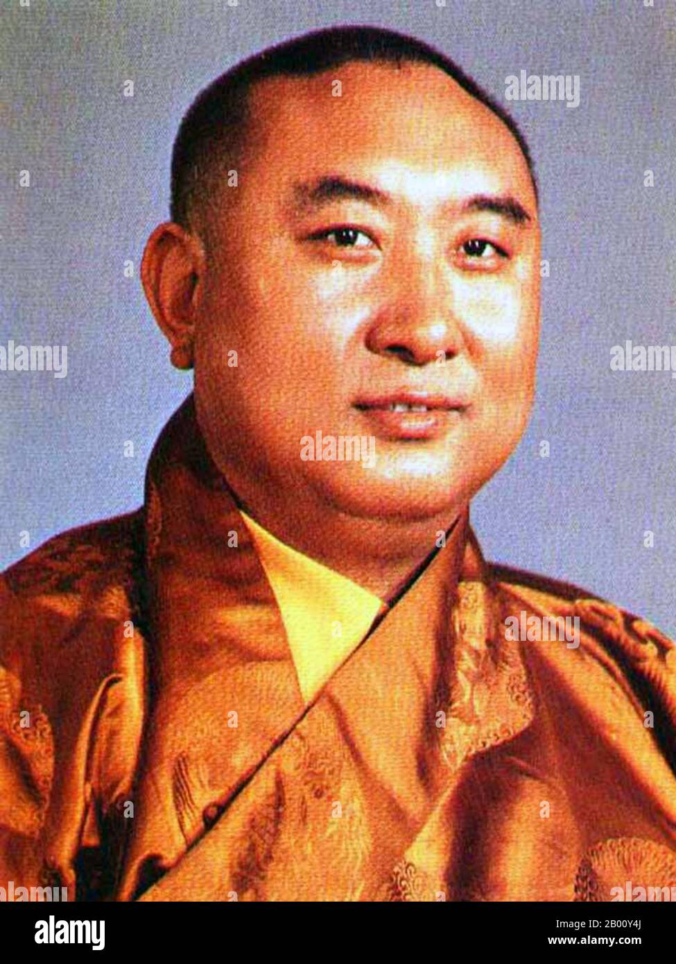 China/Tibet: Lobsang Trinley Lhündrub Chökyi Gyaltsen (1938 –1989), 10. Panchen Lama. Lobsang Trinley Lhündrub Chökyi Gyaltsen (19. Februar 1938 – 28. Januar 1989) war der 10. Panchen Lama der Gelug-Schule des tibetischen Buddhismus. Er wurde oft einfach als Choekyi Gyaltsen bezeichnet (was Choekyi Gyaltse, Choskyi Gyantsen usw. sein kann), obwohl dies auch der Name mehrerer anderer bemerkenswerter Persönlichkeiten in der tibetischen Geschichte ist. Stockfoto