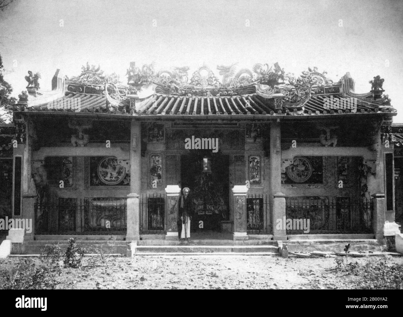 China: Ein Foto der Dali-Moschee in der Provinz Yunnan im Südwesten Chinas aus dem Jahr 1910. Der Islam wurde 1253 in Yunnan eingeführt, als Kublai Khan, der fünfte Kaiser der Yuan-Dynastie, Dali befriedigte. Im Jahr 1273 wurde Sayyid All Omer Shams al-DIN zum Premierminister (jetzt Gouverneur genannt) von Yunnan ernannt. Während seiner Regierungszeit errichtete er 12 Moscheen in Kunming. Der Islam hat sich seitdem in der ganzen Provinz Yunnan verbreitet, hauptsächlich in den Präfekturen und Gemeinden Kunming, Yuxi, Honghe, Wenshan, Dali, Baoshan, Zhaotong, Chuxiong, Simao und Qujing. Stockfoto