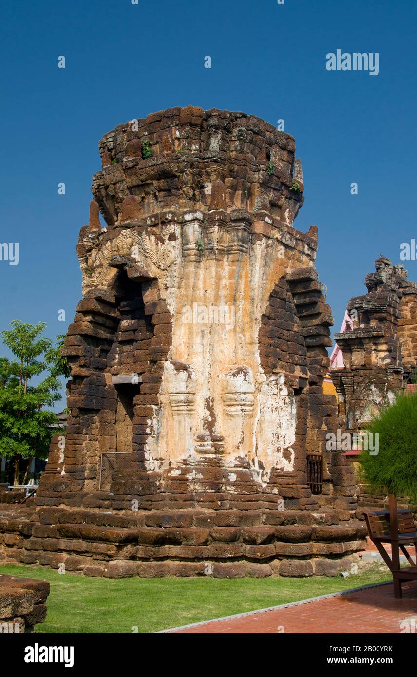 Thailand: Khmer-Schrein, Wat Kamphaeng Laeng, Phetchaburi. Wat Kamphaeng Laeng war ursprünglich ein 12th Jahrhundert Khmer Hindu Ort der Anbetung, später zu einem buddhistischen Tempel. Phetchaburi markierte wahrscheinlich auch die südlichste Ausdehnung des Khmer-Reiches. Stockfoto