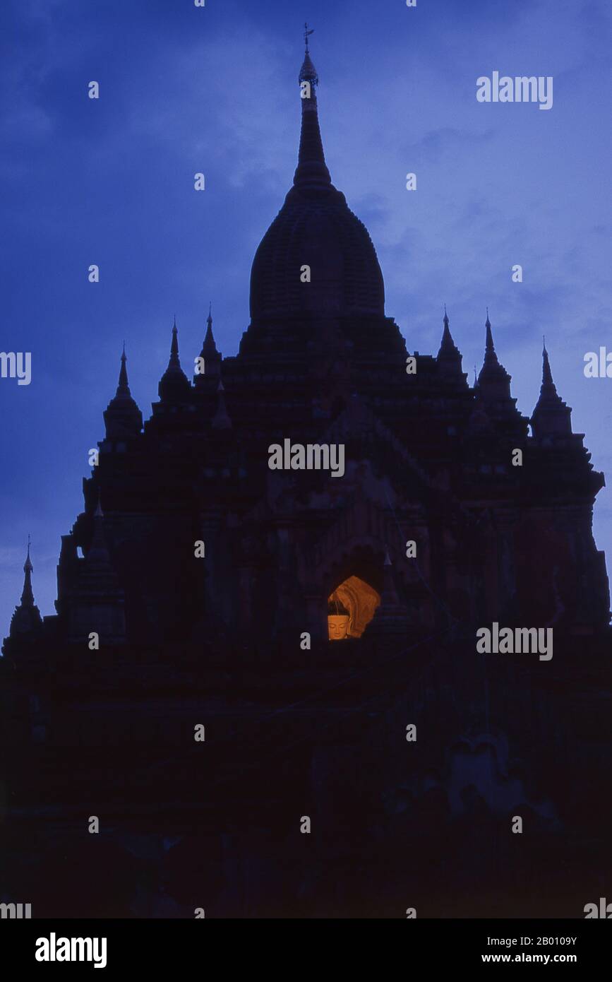 Burma: Htilominlo Tempel, Bagan (Pagan) Alte Stadt. Htilominlo Tempel wurde während der Herrschaft von König Htilominlo (auch bekannt als Nandaungmya) im Jahr 1211 gebaut. Bagan, früher Pagan, wurde hauptsächlich zwischen dem 11th. Und 13th. Jahrhundert erbaut. Offiziell Arimaddanapura oder Arimaddana (die Stadt des feindlichen Crusher) und auch als Tambadipa (das Land des Kupfers) oder Tassadessa (das vertrocknende Land) bekannt, war es die Hauptstadt mehrerer alter Königreiche in Burma. Stockfoto