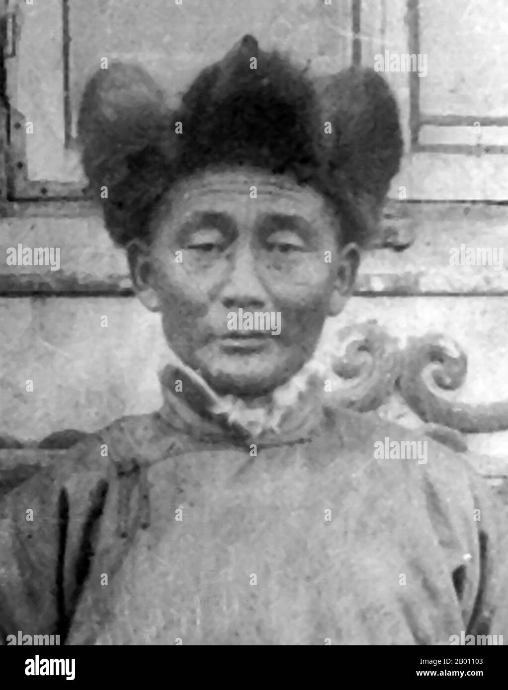 Mongolei: Soliin Danzan (1885 – 1924), mongolischer Revolutionär und Vorsitzender des Zentralkomitees der Mongolischen Volkspartei, 1924. Soliin Danzan (1885 – 1924) war ein mongolischer Revolutionär und Vorsitzender des Zentralkomitees der Mongolischen Volkspartei. Danzan arbeitete als Zollbeamter, als er 1919, nach der Auflösung des Unterhauses des parlaments, eine der beiden Gruppen gründete, die sich später zur MPRP zusammenschließen sollten. Er war als einer der ersten sieben Führer der MPRP bekannt. Stockfoto