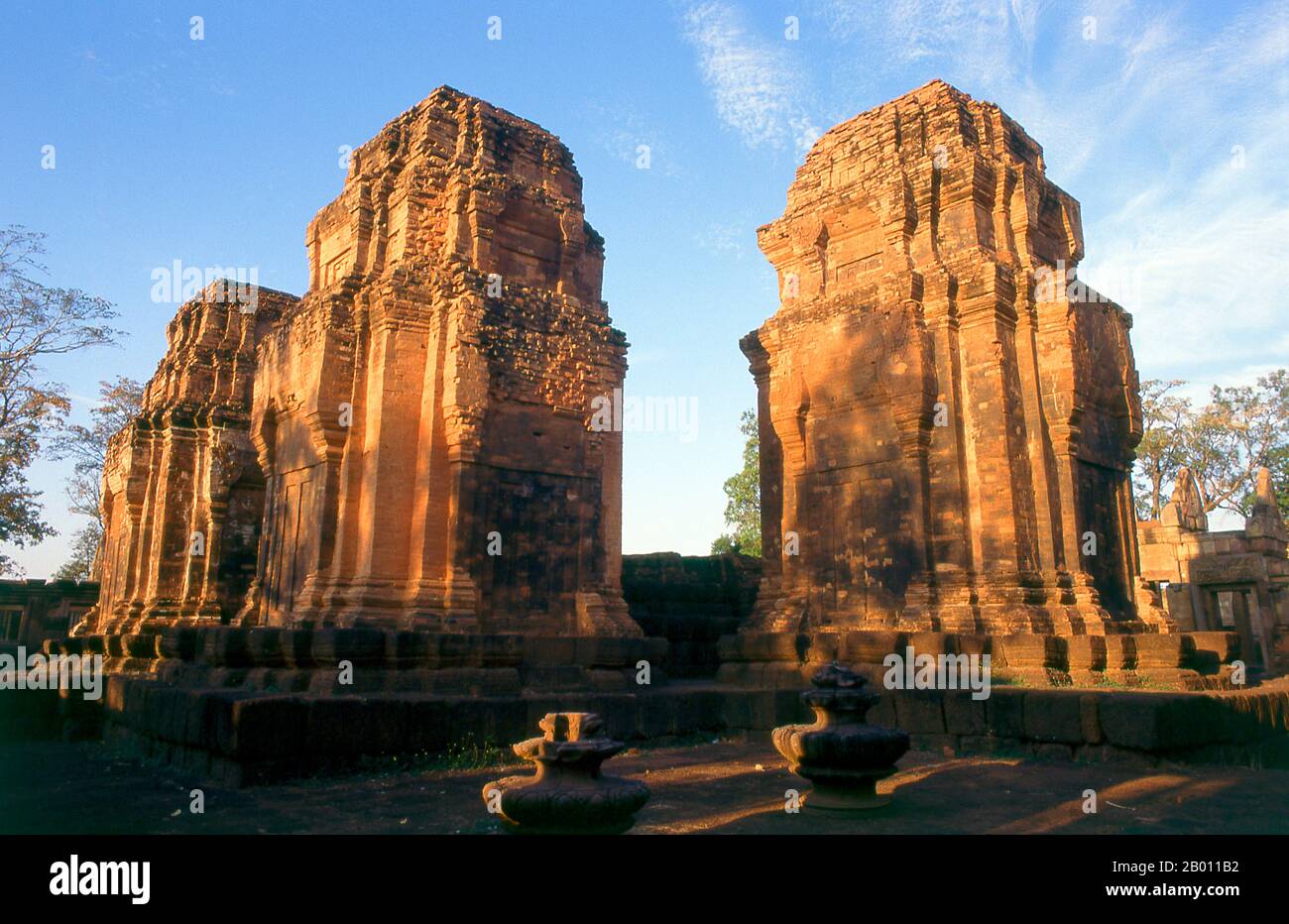 Thailand: Prasat Meuang Tam, Provinz Buriram, Nordostthailand. Prasat hin Mueang Tam ist ein Khmer-Tempel im Khleang- und Baphuon-Stil, der aus dem späten 10. Und frühen 11. Jahrhundert stammt. Die primäre Gottheit war Shiva, obwohl Vishnu auch hier verehrt wurde. Stockfoto