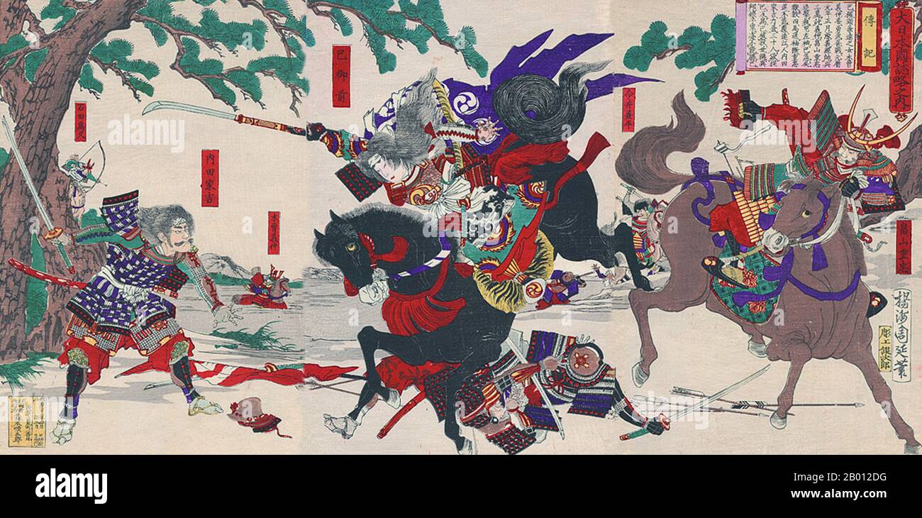 Japan: Bei der Schlacht von Awazu im Jahr 1184 tötete der weibliche Samurai (onna-bugeisha) Tomoe Gozen (1157-1247) Uchida Ieyoshi und entkam der Gefangennahme durch Hatakeyama Shigetada und erlangte so bleibenden Ruhm. Ukiyo-e Holzschnitt-Triptychon von Toyohara Chikanobu (1838-1912), 1899. Nach einem historischen Bericht: "Tomoe war besonders schön, mit weißer Haut, langen Haaren und charmanten Merkmalen. Sie war auch eine bemerkenswert starke Bogenschützin, und als Schwertkämpferin war sie ein Krieger im Wert von tausend, bereit, sich einem Dämon oder einem gott zu stellen, bestiegen oder zu Fuß. Sie behandelte ungebrochene Pferde mit hervorragender Kunst...“ Stockfoto