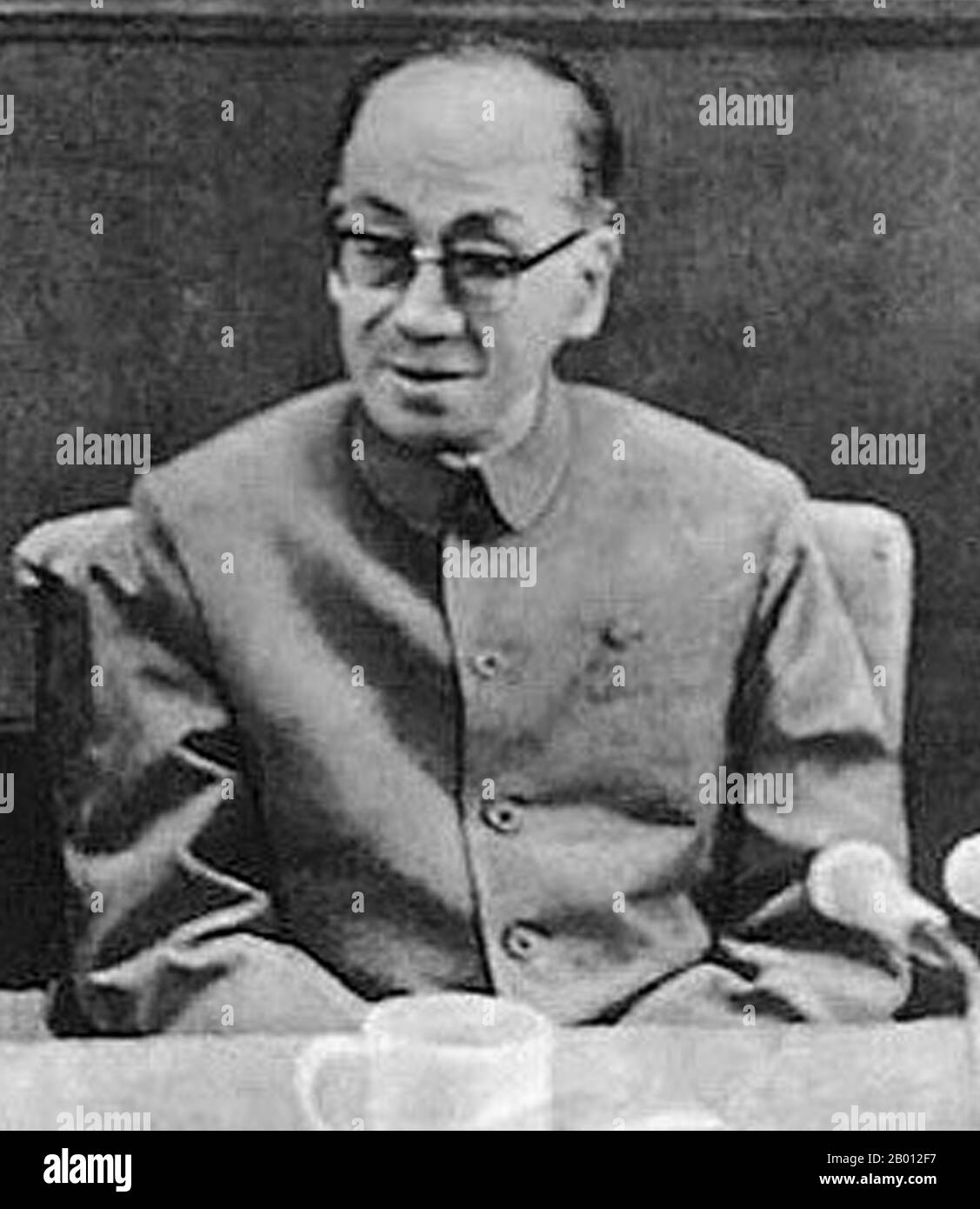 China: Kang Sheng (ca. 1898–16. Dezember 1975), enger Mitarbeiter von Mao Zedong und gefürchteter Geheimpolizist. Kang Sheng (ca. 1898–16. Dezember 1975) überwachte die Arbeit des Sicherheits- und Geheimdienstapparates der Volksrepublik China auf dem Höhepunkt der Kulturrevolution Ende der 1960er Jahre. Er war ein enger Mitarbeiter von Mao Zedong und blieb jahrzehntelang an oder in der Nähe der Spitze der Macht. Nach seinem Tod wurde Kang Sheng beschuldigt, die Verantwortung für die Exzesse der Kulturrevolution mit der Viererbande zu teilen und 1980 posthum aus der Kommunistischen Partei ausgeschlossen. Stockfoto