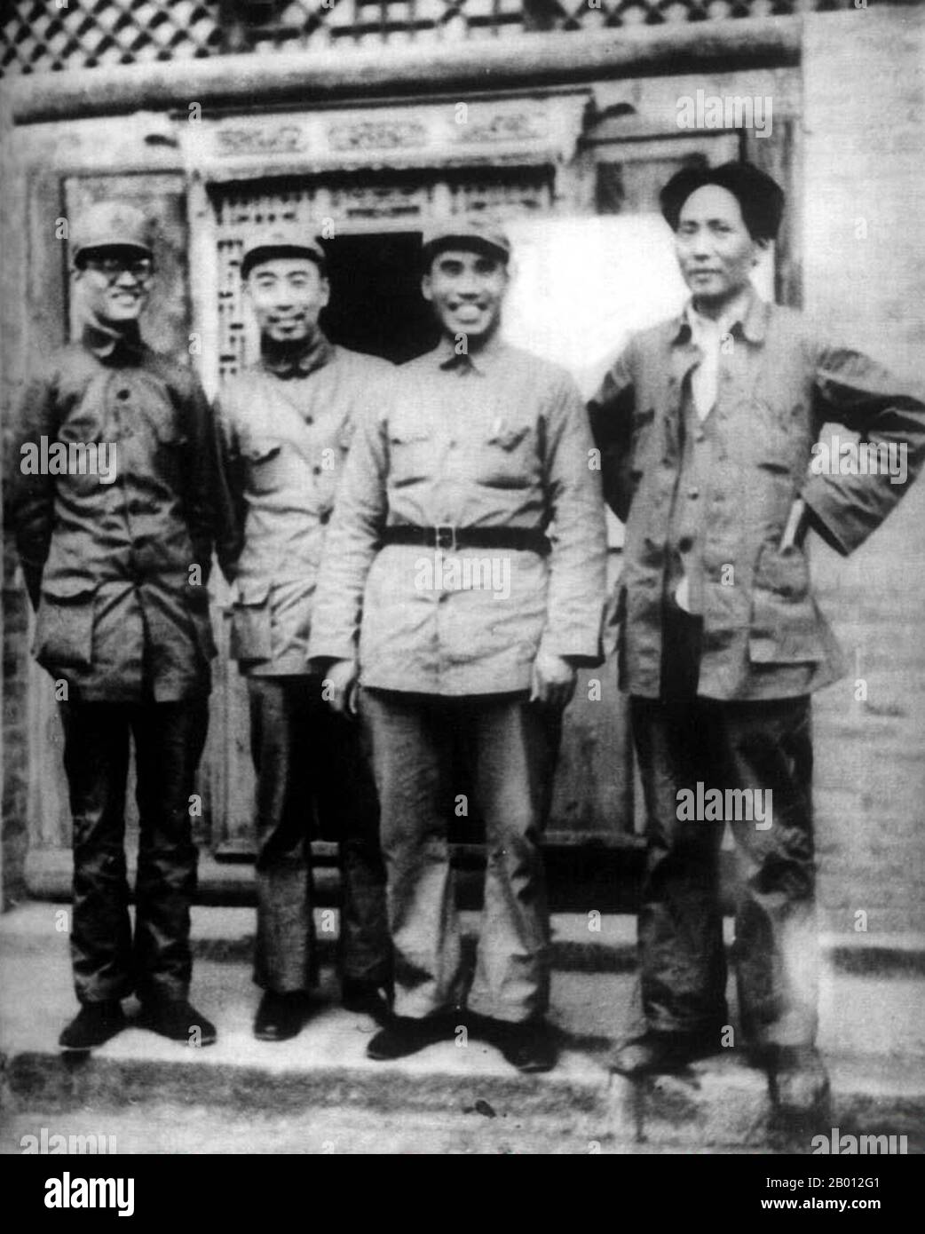 China: Führung der Kommunistischen Partei Chinas bei Yan'an, 1937. Von rechts nach links: Mao Zedong, Zhu De, Zhou Enlai und Qin Bangxian, Yan'an, 1937. Qin Bangxian, auch bekannt als Bo Gu, wurde im Februar 1946 bei einem Flugzeugabsturz in Shanxi getötet. Die anderen drei - Mao, Zhou und Zhu - würden 1949 die Volksrepublik China gründen. Stockfoto